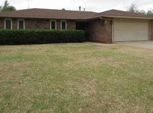 910 Harvest Dr, Enid, OK 73701