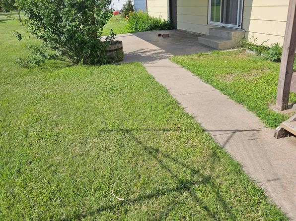 403 S Floral Dr, Hillsboro, KS 67063