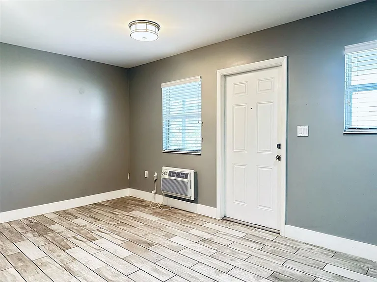 1756 NW 2nd Ct #12 — Photo 8
