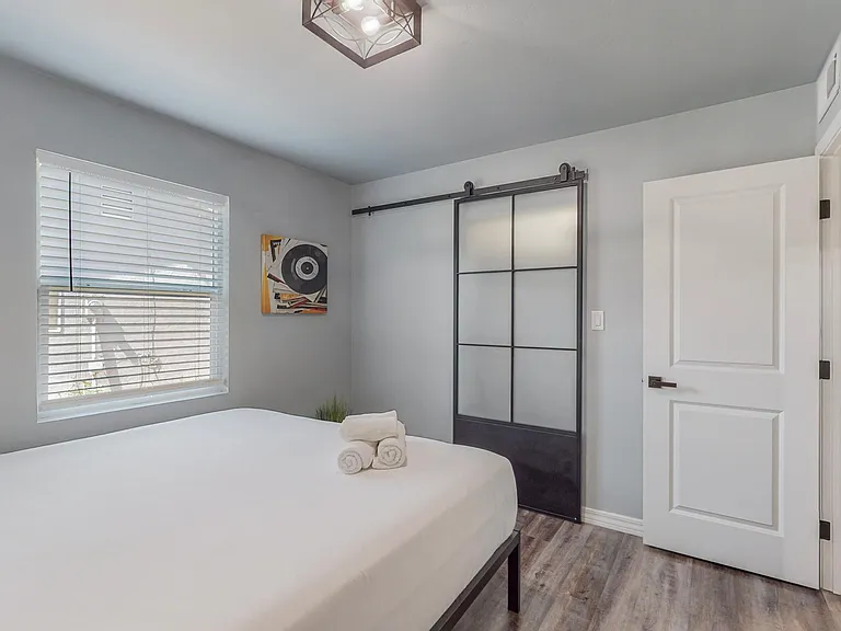 6830 Louisiana Blvd NE — Photo 5