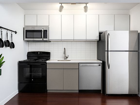 3rd image of 286 Stanhope St APT 3b