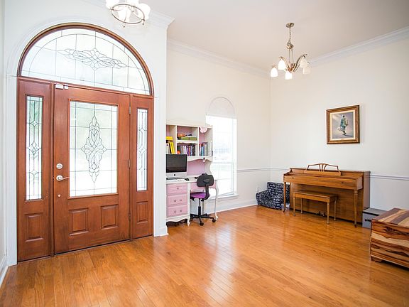 3rd image of 54 Longbow Dr