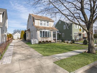305 Bryant Avenue, Floral Park, NY, 11001