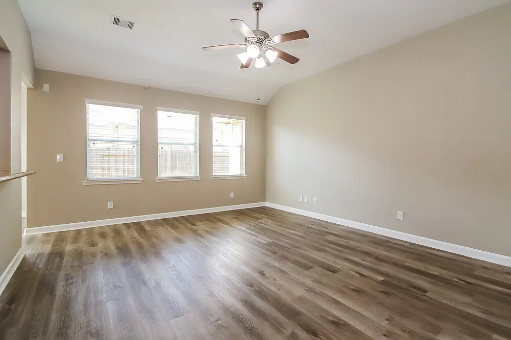 4 bed, 3.0 bath, 2580 sqft, $2,995 — Photo 4