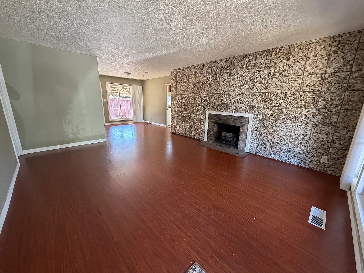 4 bed, 1500 sqft, $3,950 — Photo 4