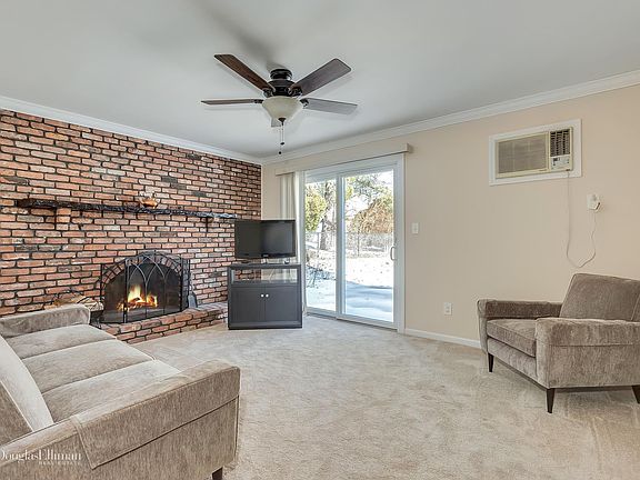 2nd image of 5 Bobann Dr