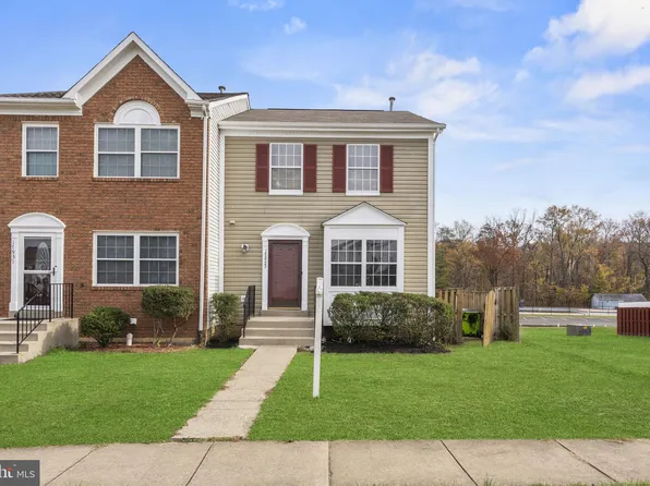 17953 Milroy Dr, Dumfries, VA 22026