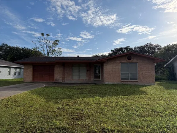 904 Highland Ave, Alice, TX 78332
