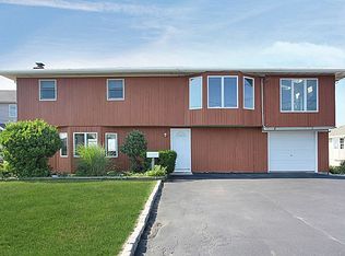53 E Beach Promenade, Lindenhurst, NY 11757