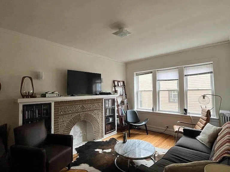 2652 N Hamlin Ave #1W — Photo 1