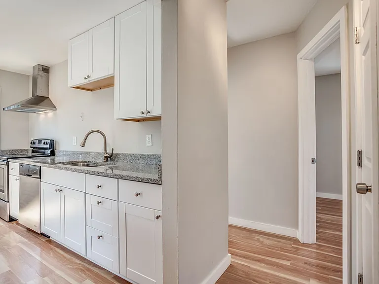 744 Polk St NE — Photo 17