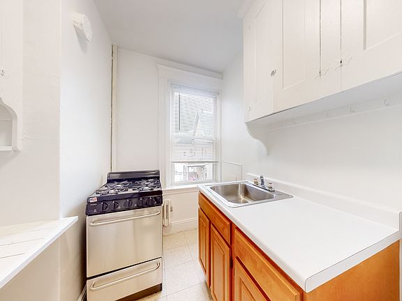 4th image of 172 Maple St #207