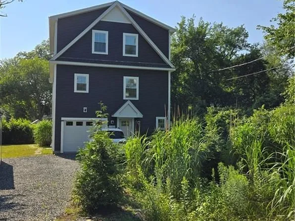 1284 Boston Neck Rd, Narragansett, RI 02882