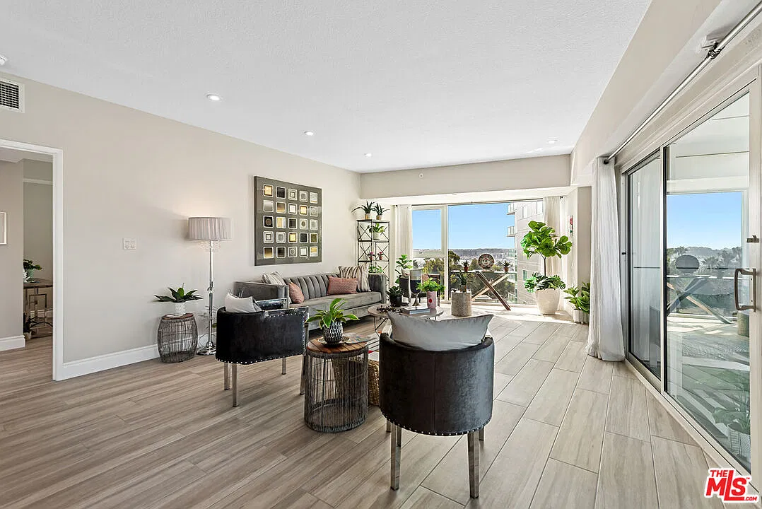 2 bed, 2.5 bath, 1885 sqft, $7,495 — Photo 3