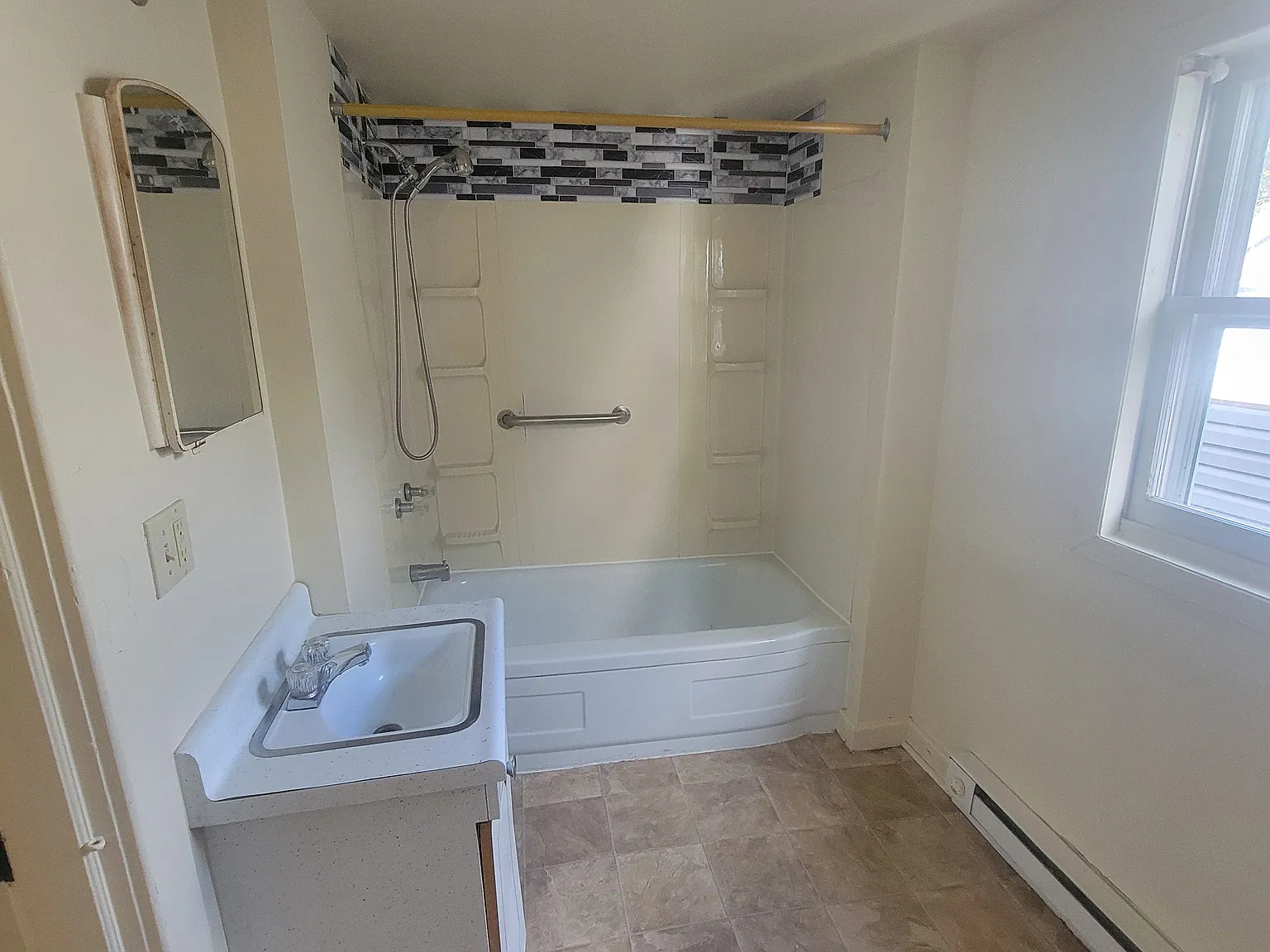 1 bed, 800 sqft, $950 — Photo 4