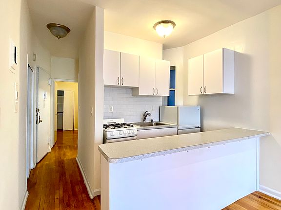 5th image of 427 E 83rd St APT 2B