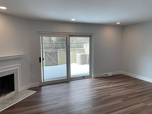 5th image of 9723 Bunker Hill Ln