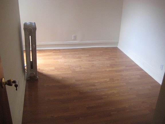 3rd image of 557 W 174th St APT 31
