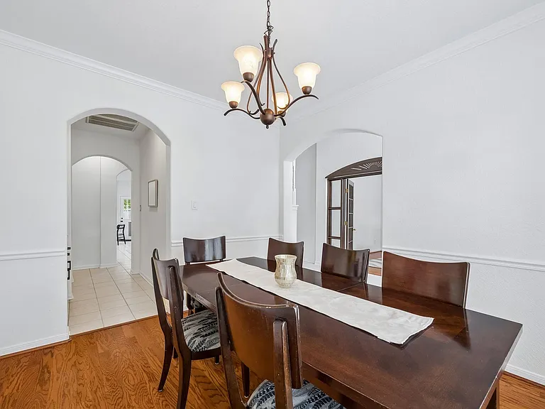 14 Guinevere Pl — Photo 7