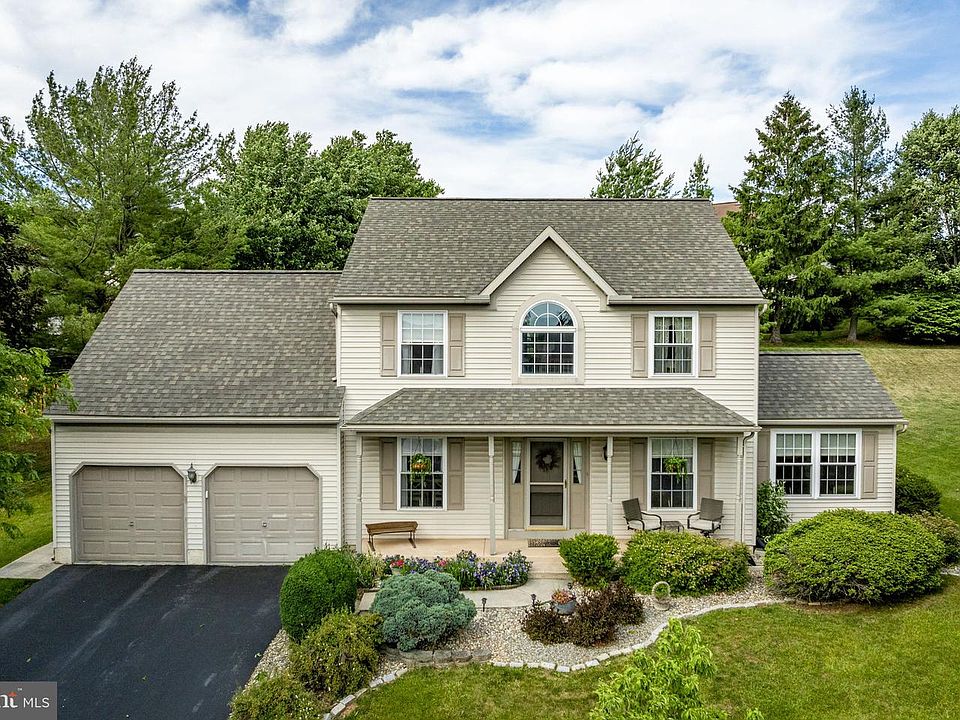 1st image of 213 Willow Dr
