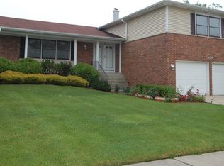 4395 Mumford Dr, Hoffman Estates, IL 60192