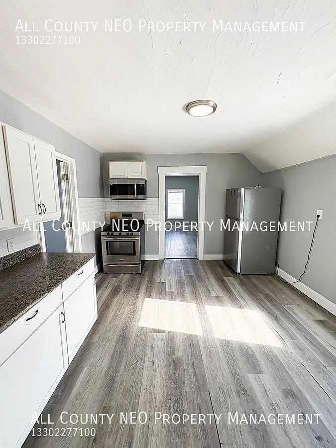 Building Photo - 3320 W 56th St #UPPER
