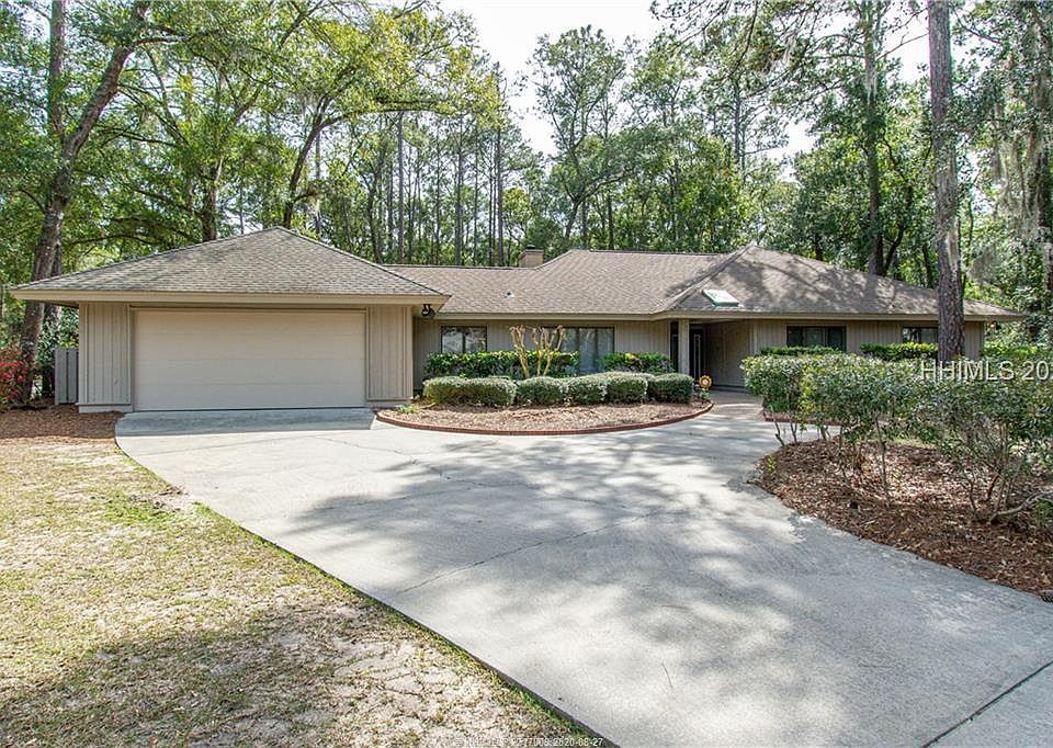 1st image of 16 Crooked Pond Dr