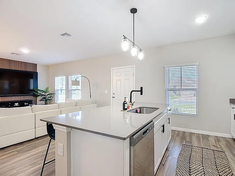 1504 Hummingbird Rd — Photo 6