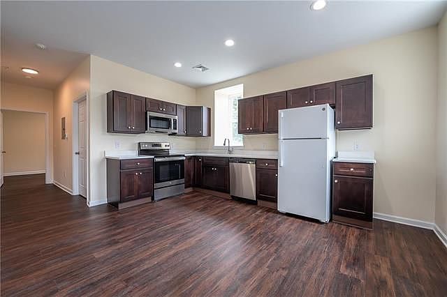 1st image of 418 W Race St #3