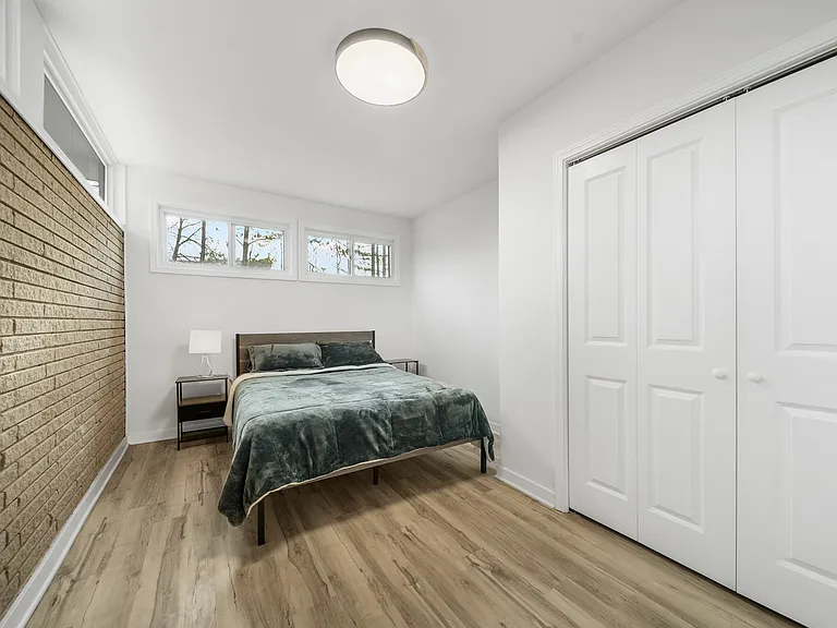325 Russell Rd — Photo 20