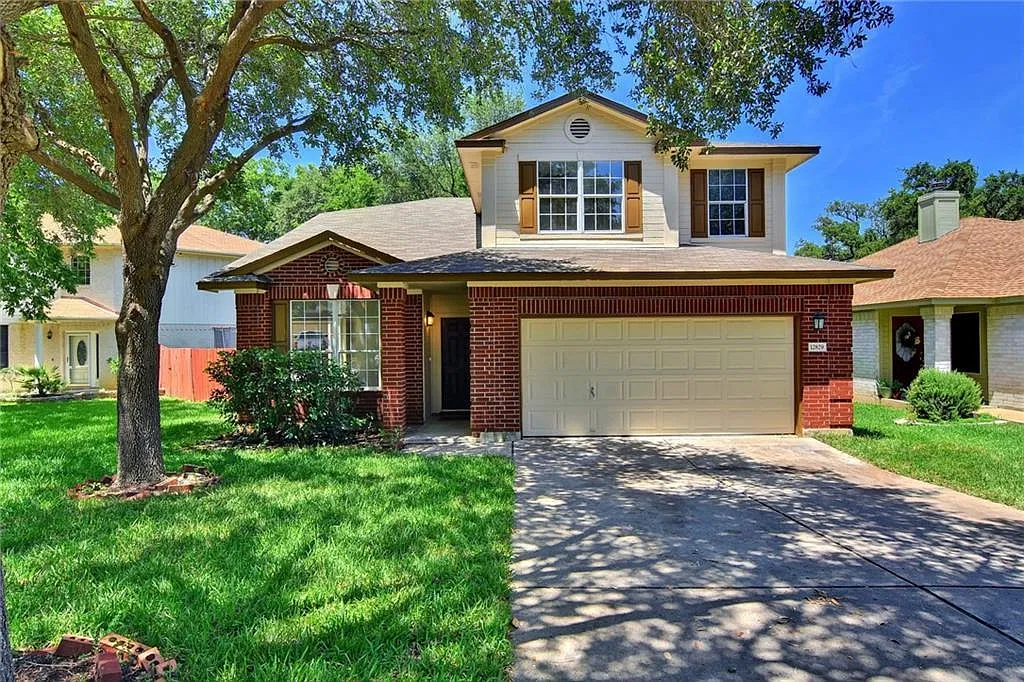 4 bed, 2.5 bath, 2023 sqft, $2,800 — Photo 1