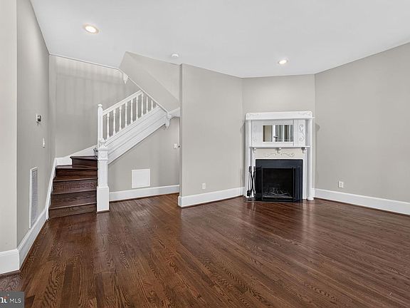 5th image of 509 3rd St NE