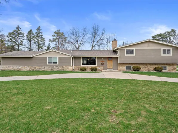 17000 Mayer LANE, Brookfield, WI 53005