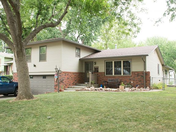 3rd image of 1823 N 110th Avenue Cir