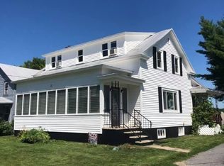 32 Pine St, Champlain, NY 12919