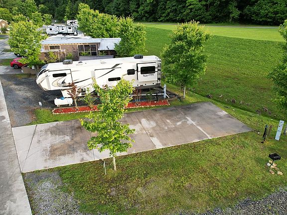 3rd image of 54 Mountain Meadows Trl