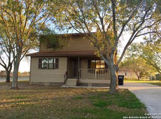 512 E Gross St, Pearsall, TX 78061