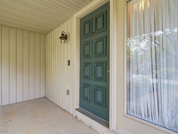 5th image of 709 Fieldcrest Ct