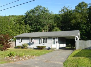 205 Beacon Manor Rd, Naugatuck, CT 06770