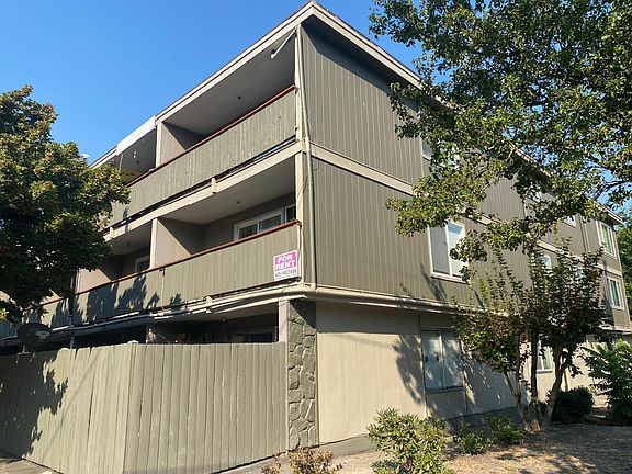 2nd image of 1004 S Cloverdale St #301