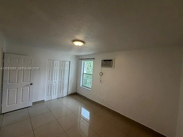 1045 SW 4th St #5 — Photo 9