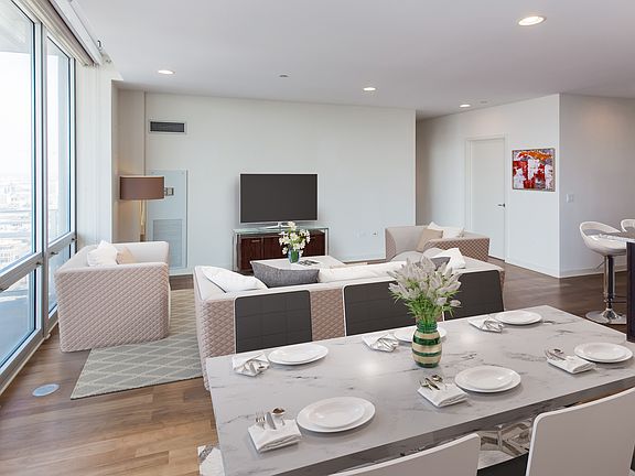 5th image of 737 W Washington Blvd APT 2910