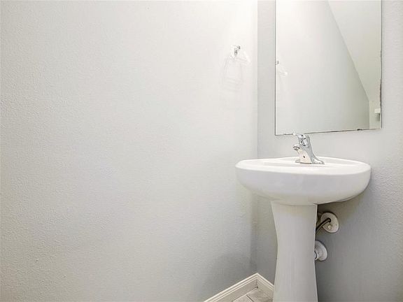 3rd image of 2311 Tracy Ln