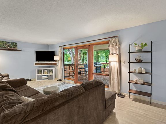 3rd image of 1717 Fairmeadows Dr