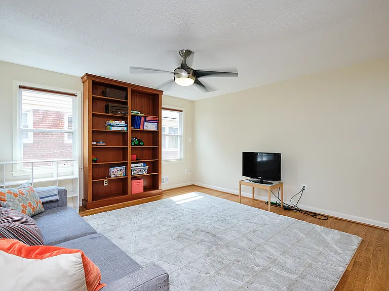 1318 Perry St NE — Photo 14