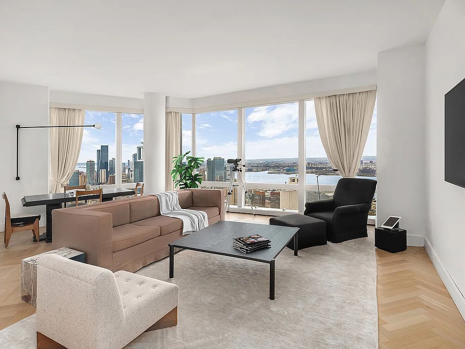 1st image of 80 Columbus Cir #71E