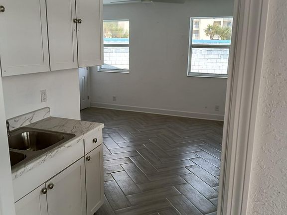 4th image of 2408 S Atlantic Ave #A