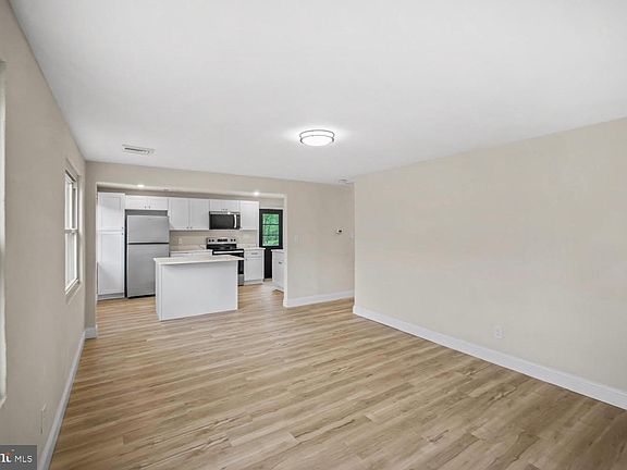 4th image of 341 Single Ave