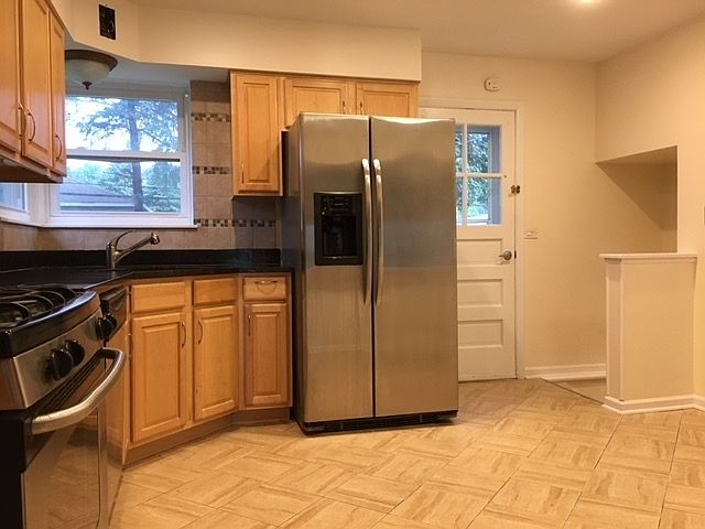 1st image of 2414 Fontana Dr