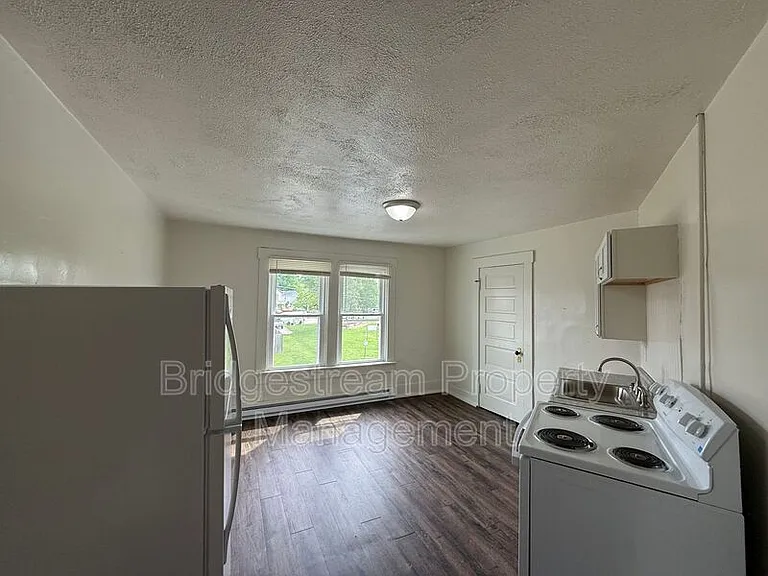 21B John St — Photo 3